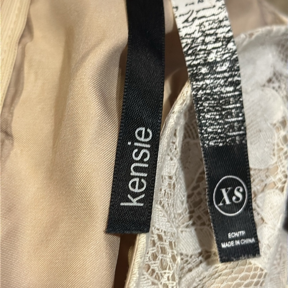 Kensie Cream Lace Dress with Black Belt - Picture 7 of 9